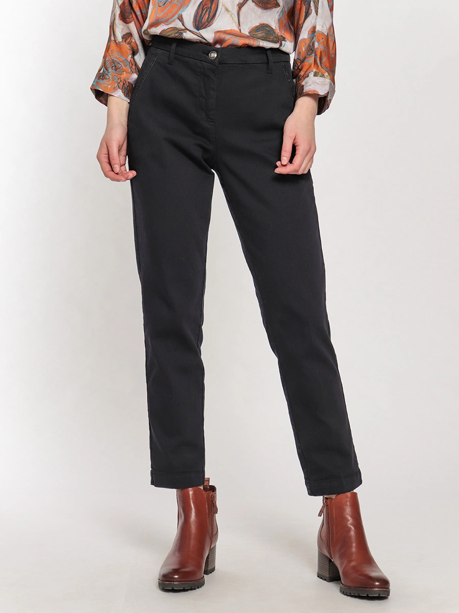 Укороченные узкие брюки